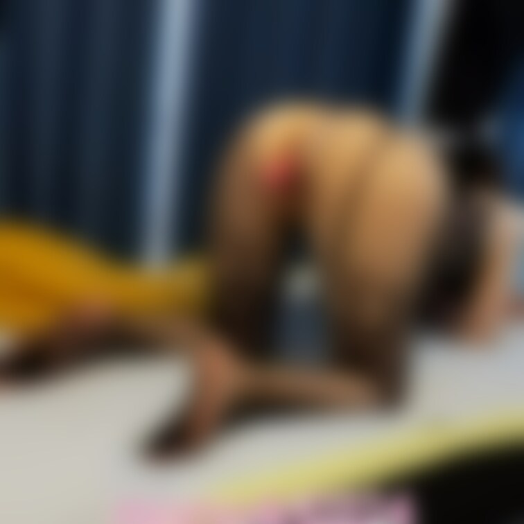 リモート会議中、隣での🍑挑発的で良きです。
