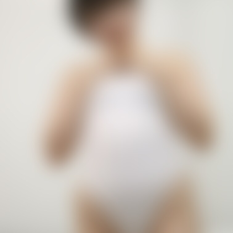 REALISEのシンプルな白色水着
【単品販売対応】有料プラン（S・P）限定