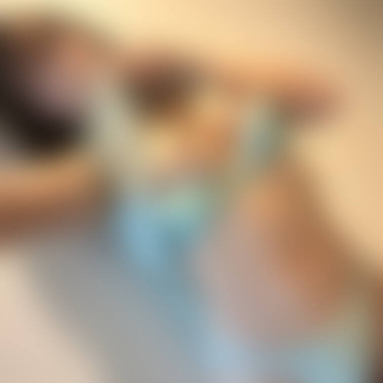 乳首も見て欲しくて…
自撮りしていたら、シミができてきました…😳