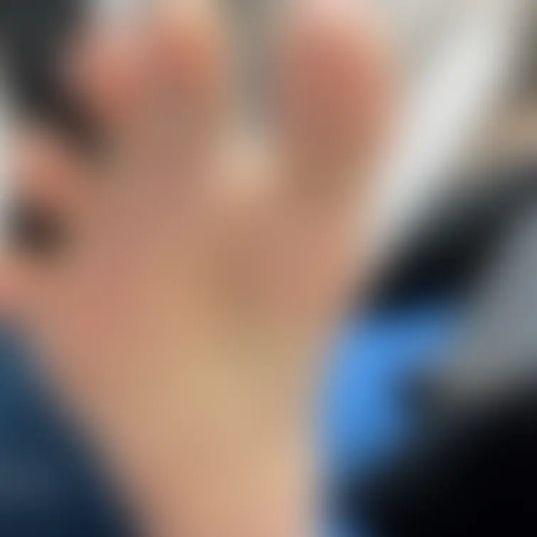 この前のプレイが良すぎて…足裏見せつけこちょこちょ思い出しオナニー
この日は欲高すぎて8回もしちゃった…そのうちの1回