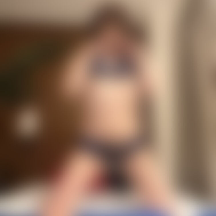 ほらぁ、、、
こうするとぉ、、下乳もぉ、、、
見えちゃうでしょ。。。