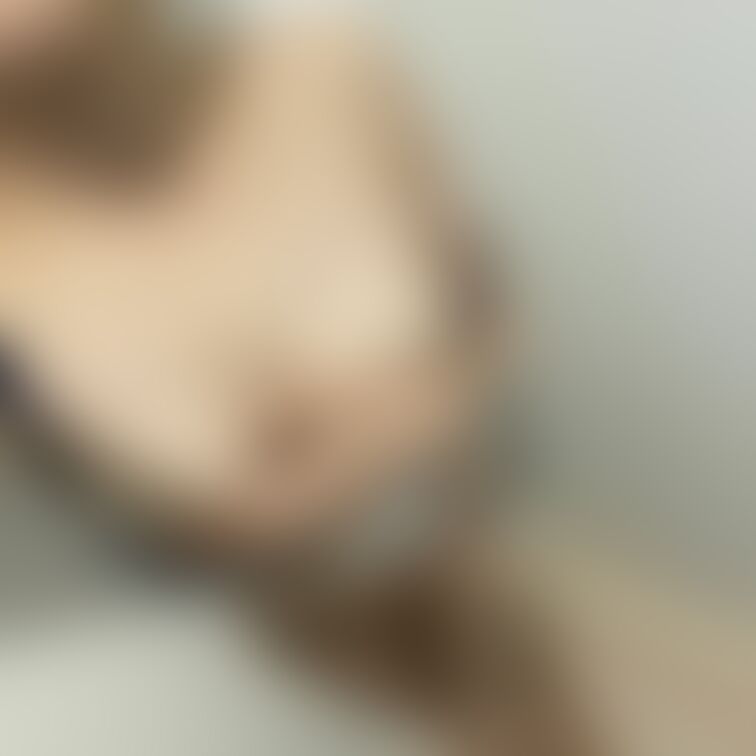 暑い？
しゃーねーな
乳輪サービスやで😂
梅干しみたいな乳首が見えそう💦
梅干し乳首がデラ興奮するって、みんな言