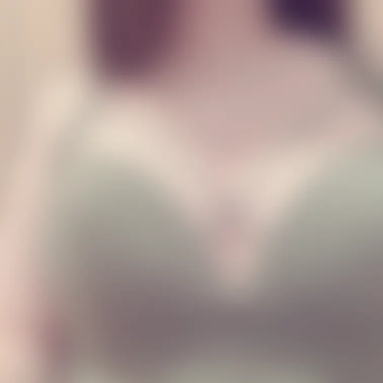 う〜ん　ちっちゃい…😭
アラサーの貧乳は需要ないかな〜、、、でも見て欲しいという欲しがりです💓笑
お腹がぽよぽよ気味