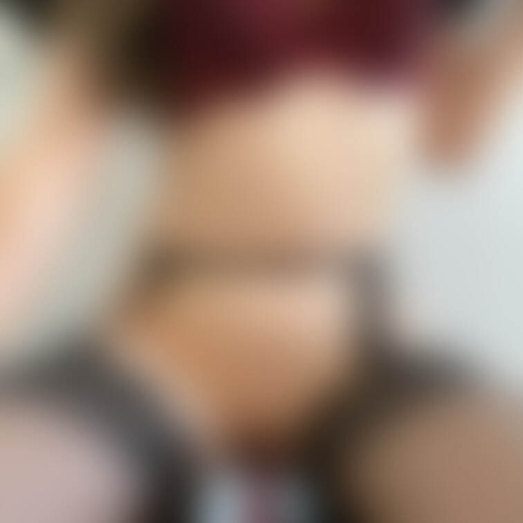下着ずらしたままキッチンでしよ？💗のポーズで自撮り💗