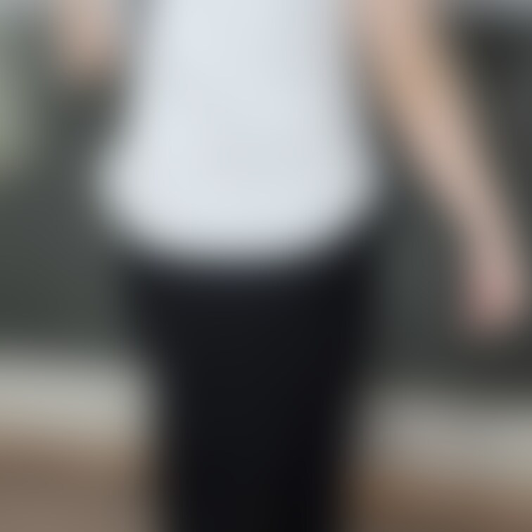 もも🍑の昨夜の下着だよ☺️お仕事から帰宅後に…💩しちゃったからお尻は臭っちゃうかも🤦‍♀️お尻フェチ様…オカズにどうぞ☺