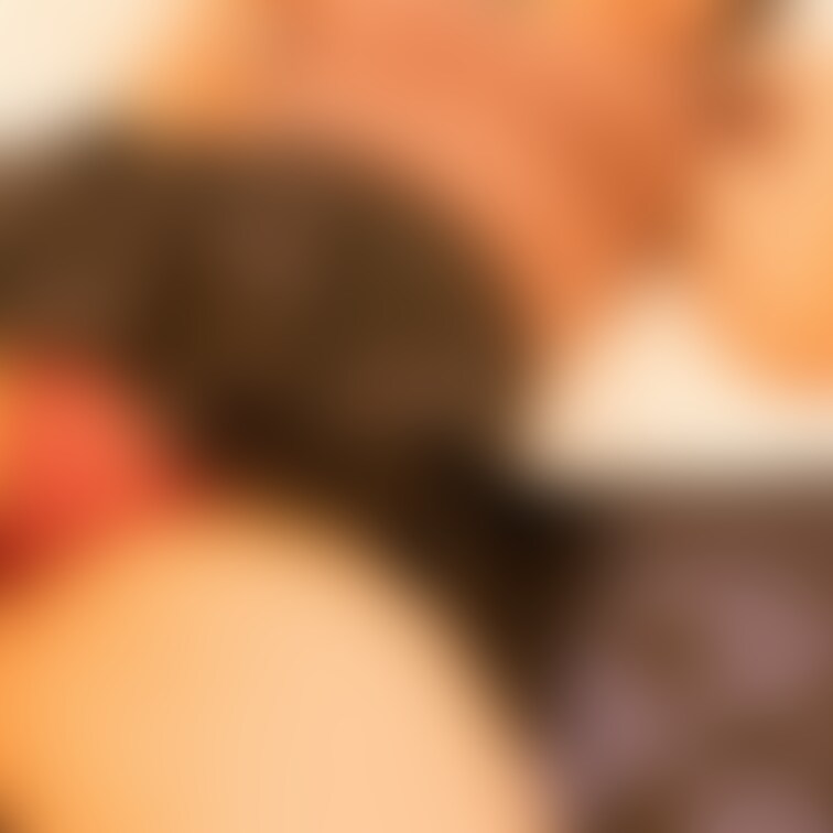 ミニスカートから見えるセクシーパンティがえちえちです❤️
