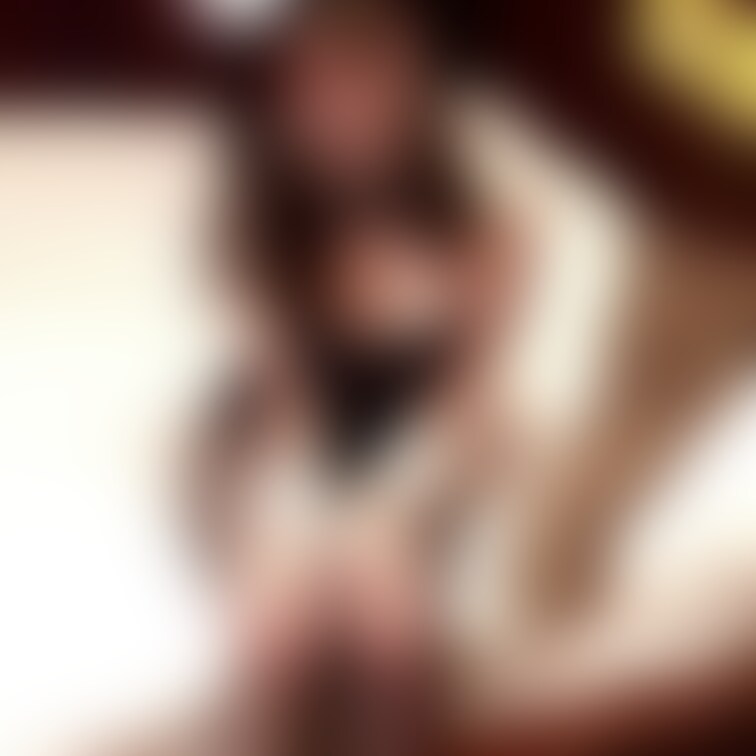 ミキちゃん23歳。社会人2年目。
付き合って4年になる35歳の彼氏アリ。
身長152センチDカップ。
好きな体位は