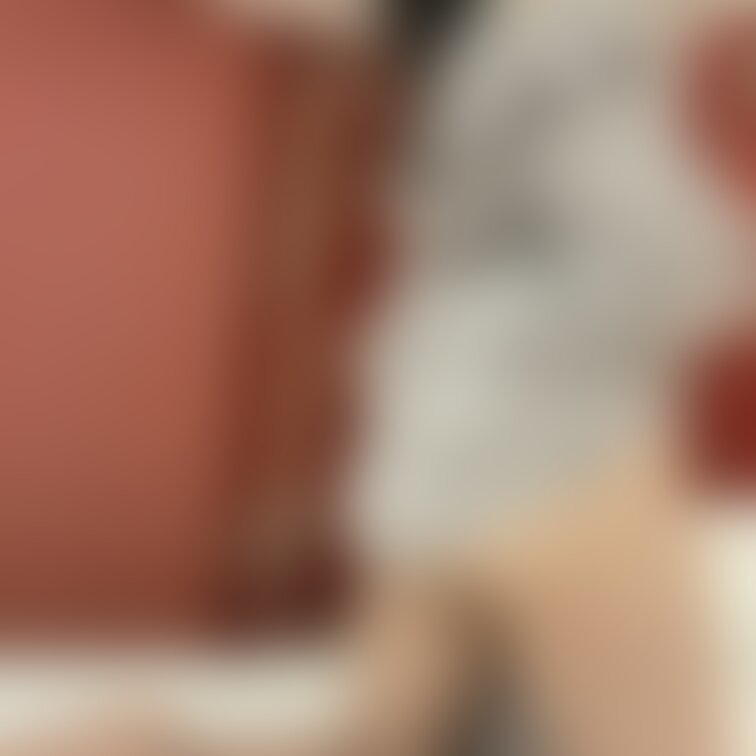 えへ☺️🩷

お尻のチラ見せ✨

全部見せるのと、チラッと見せるの
どっちが好き？☺️