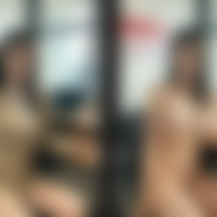 着衣と脱衣を並べた画像です。画像№1010