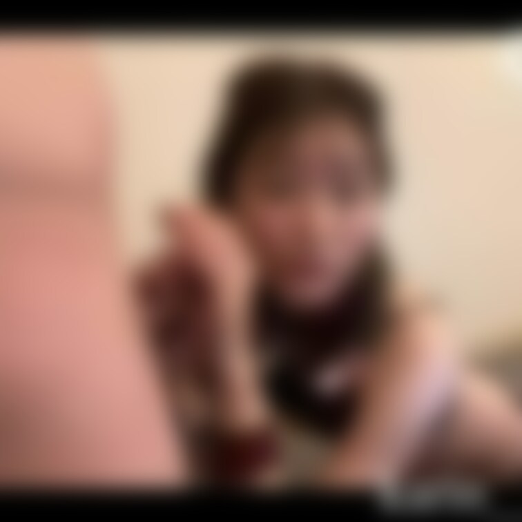 お顔出し雰囲気フェラ🍌❤️
最初の「舐めていきます！👅」が痴女感ありまくり！
カメラ目線もしてます🥺