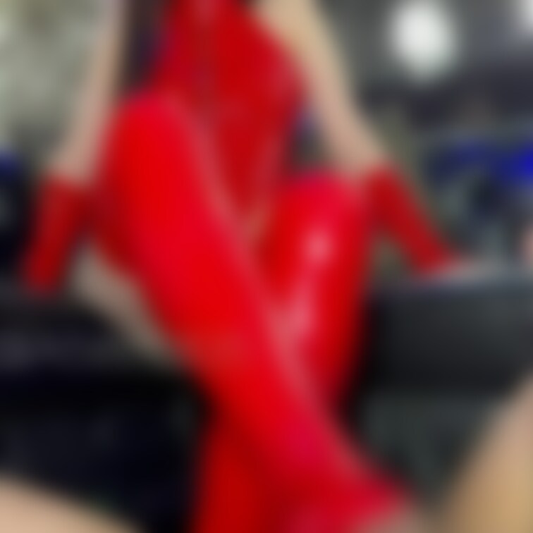 A女王様の足コキ♡② 
ガチガチちんぽ可愛くて弄んじゃいました♡ 
M男くんは踏むのにぴったりだね😜