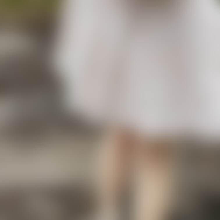野外露出
ミニスカTバックを履いての撮影。
途中M字開脚もして貰いました！
(スタンプ無しは有料プランへ)