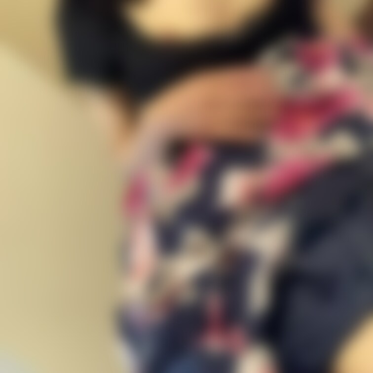 人差し指と中指で拡げてお誘いします♡