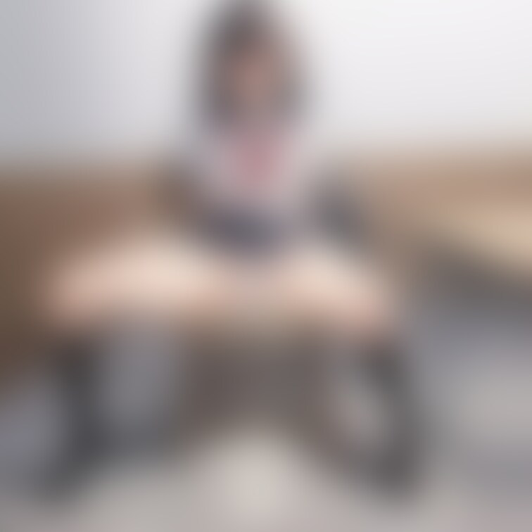椅子に○○○束されて我慢できずにお漏らししちゃった女の子