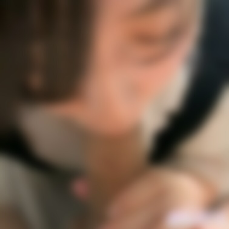 お出かけ前に旦那のおち〇ぽがギンギンだったので、お口でご奉仕♡
※13分ほどの動画ですが、お布団やパジャマが散乱してい