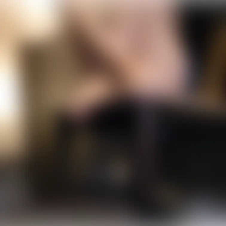 【盗撮風｜生足写真｜VOL.02👣】ムレムレのロングブーツを脱いでリラックスする生足👣机の下からの隠しカメラ盗撮風アング