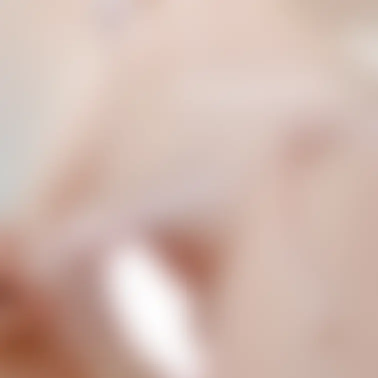 可愛い紐パン見せる相手が居ない。。寂しいよ🥺中までしっかり見せちゃう従順おまんこ誰か貰って❔