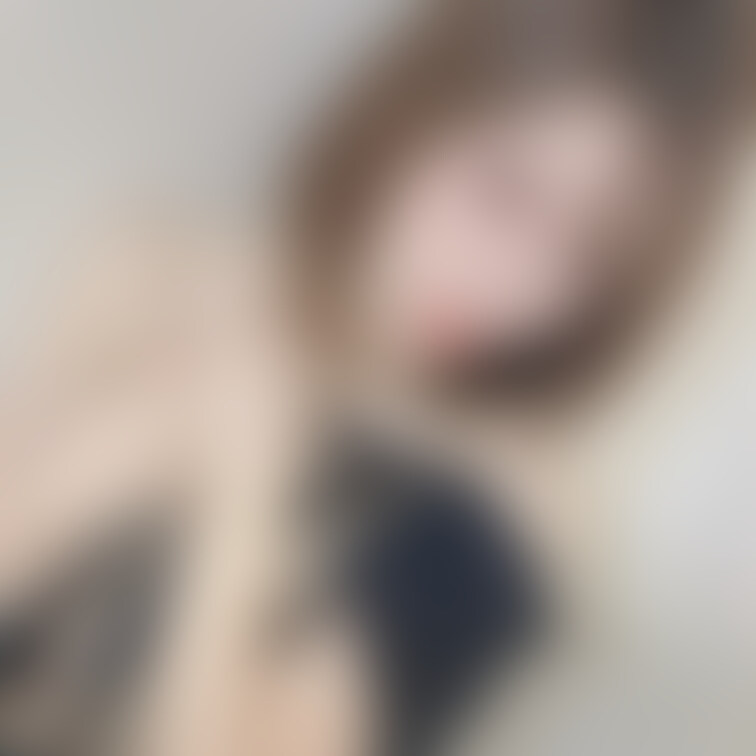 久々のお顔出し♡
髪内巻きにした❤️
身バレしないならマスク外したい🥺笑