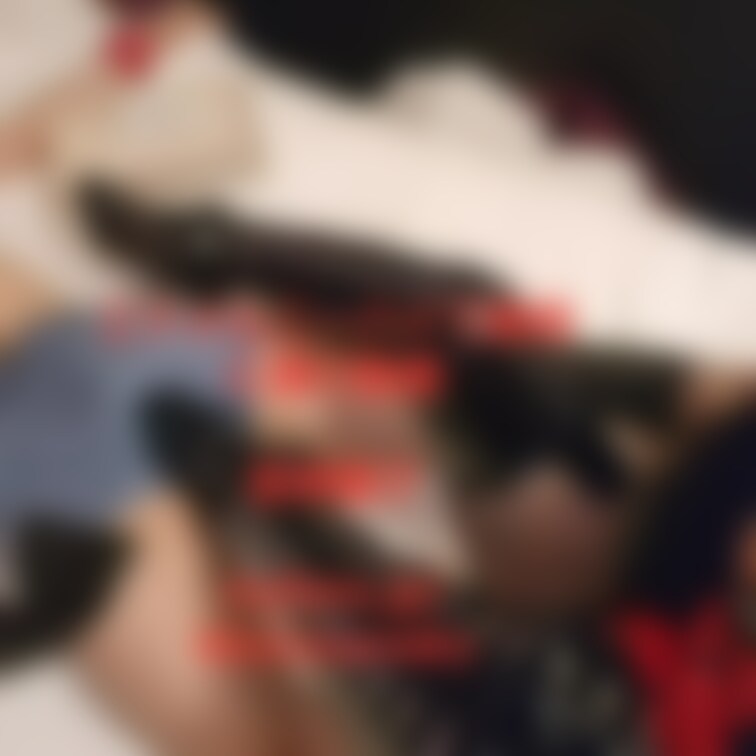 エナメルニーハイブーツで股間蹴り、電気アンマ❤
見てね❣️