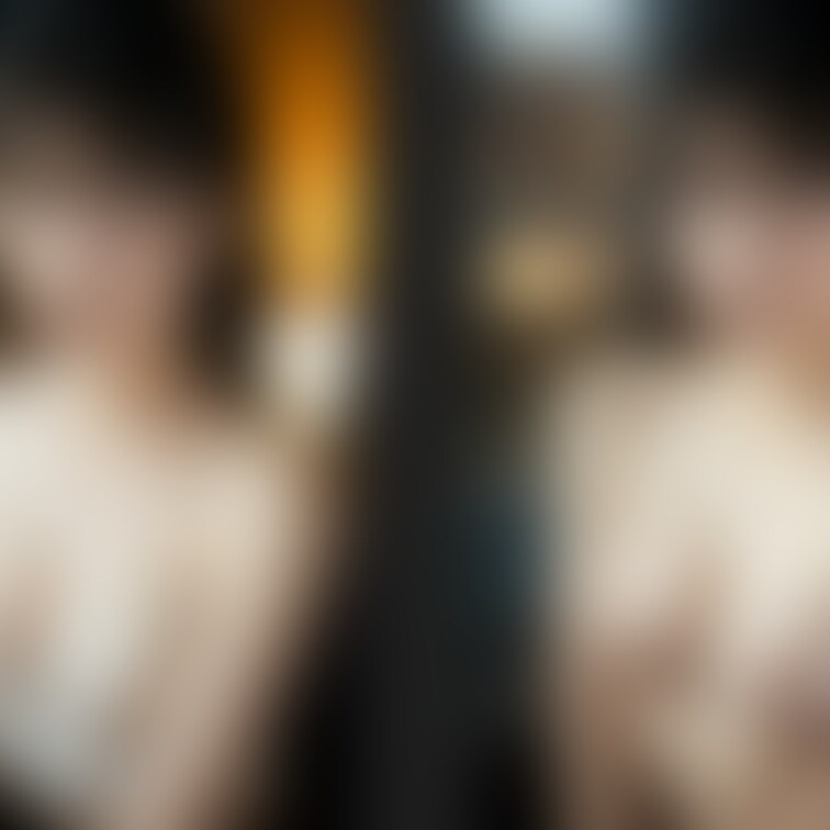 着衣と脱衣を並べた画像です。画像№125