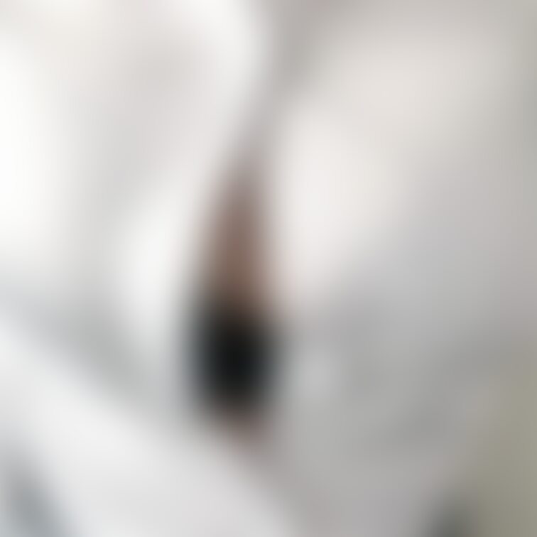 えっちなこと、教えてあげよっか？😘