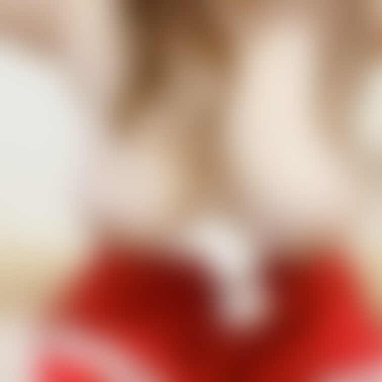 Twitterサンタコスおふしょっと❤︎2枚あります