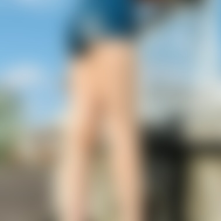 デニムショートパンツとハイヒールです！
初めてデニムショートパンツを履いてもらいましたが、美脚が映えてとても気に入りま