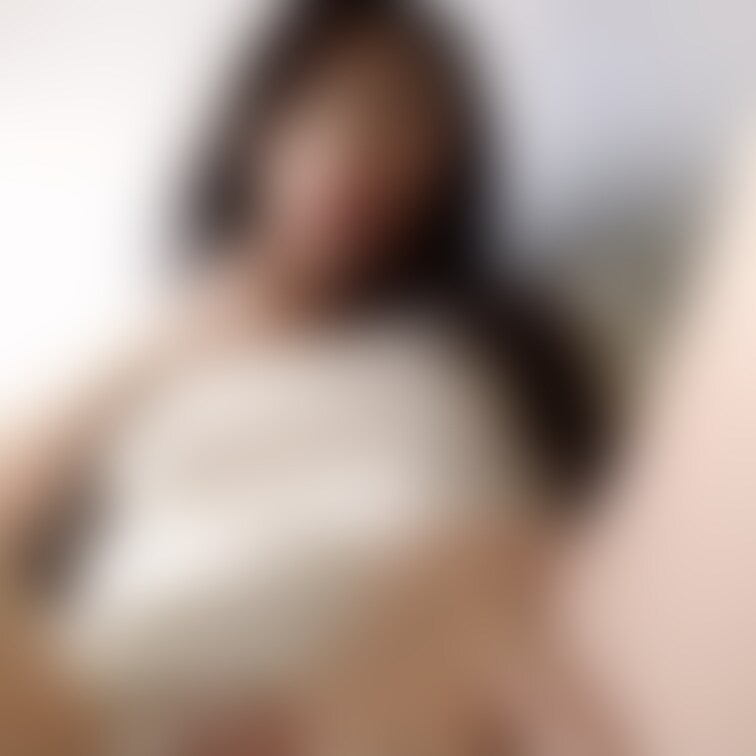 ごく普通の主婦であり、そして私だけの可愛い妻である。

気怠そうなこの表情が吸い込まれそうで好き。