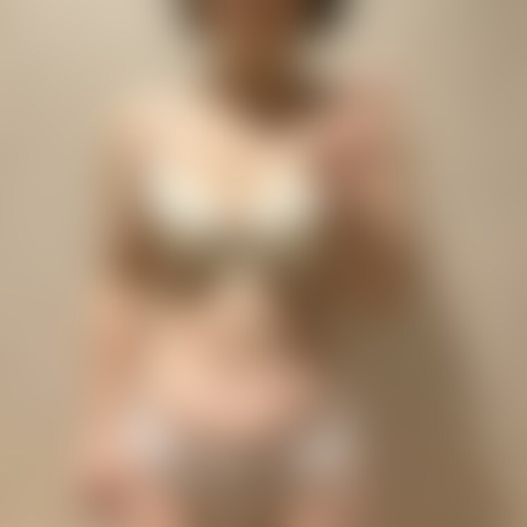 お腹を気にするかわいい妻😍
全身が私（夫）好みです♪