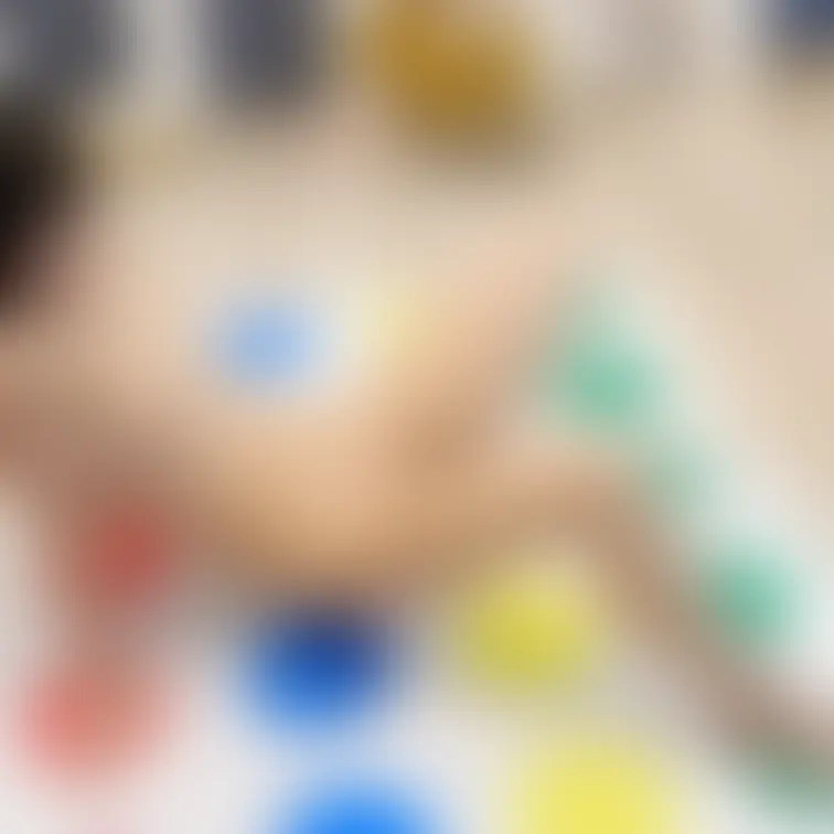 りんの個人撮影。全裸一人ツイスターをしてもらってる姿を極小モザイクで。できるだけ割れ目が映ってるカットを選んでます。
