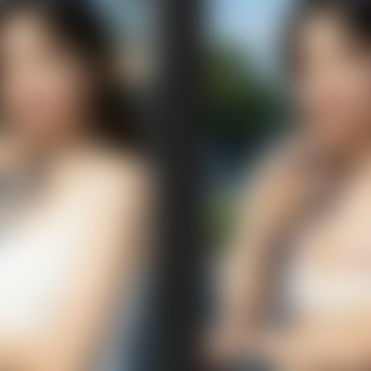 着衣と脱衣を並べた画像です。画像№108