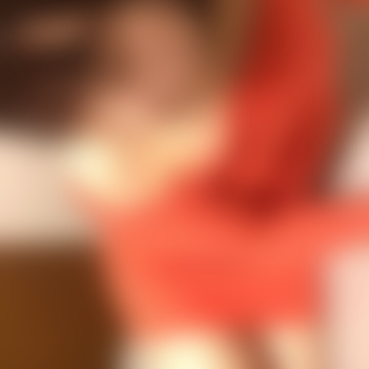 熟女ですが、ショートボブにすると幼く見えます。