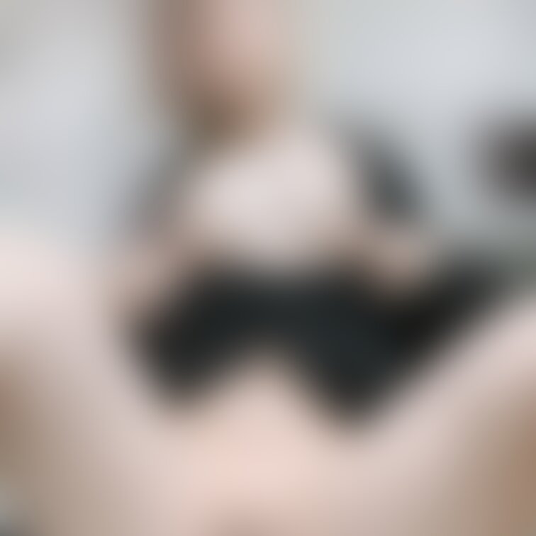 Twitterにのせてた黒いペラペラの室内どりのおっぱいだしてるver