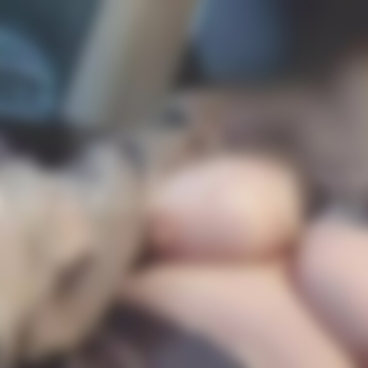 伝ハメが運転してる横で乳を放り出す女