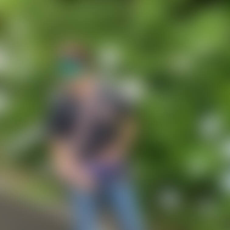 野外でパンツをチラ見せしてくれた日！
出かけ先、帰宅後のくつろぎ中、入浴時のクロッチです😍

しっかり汚してました