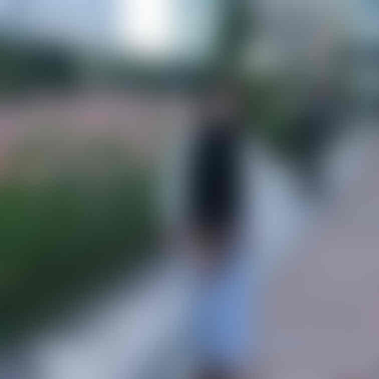 やっぱり都会は監視カメラも人の目も沢山あってスリリングですね！何より周囲をガラス張りの高層ビルで見られている感じがゾクゾ