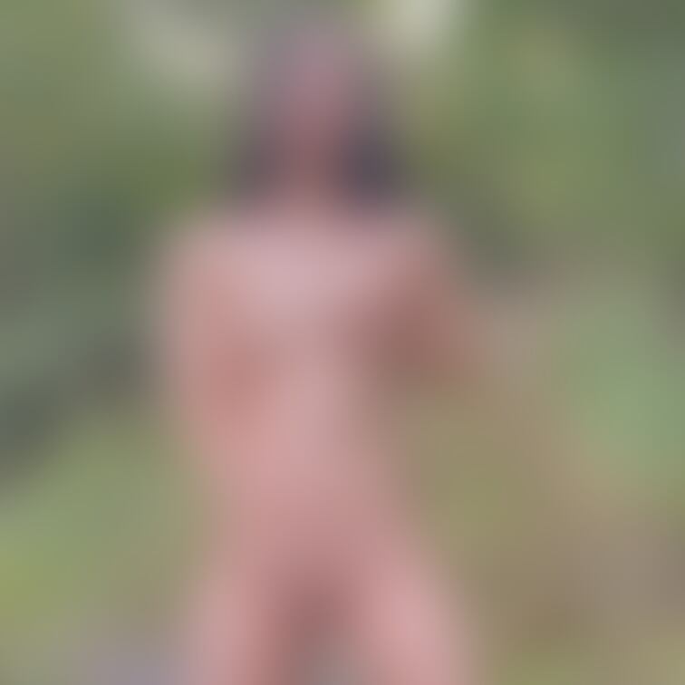 【野外露出】
外で裸になるのクセになっちゃいそう……♡
誰かに見られてしまうかもとドキドキしながら
興奮しちゃう変