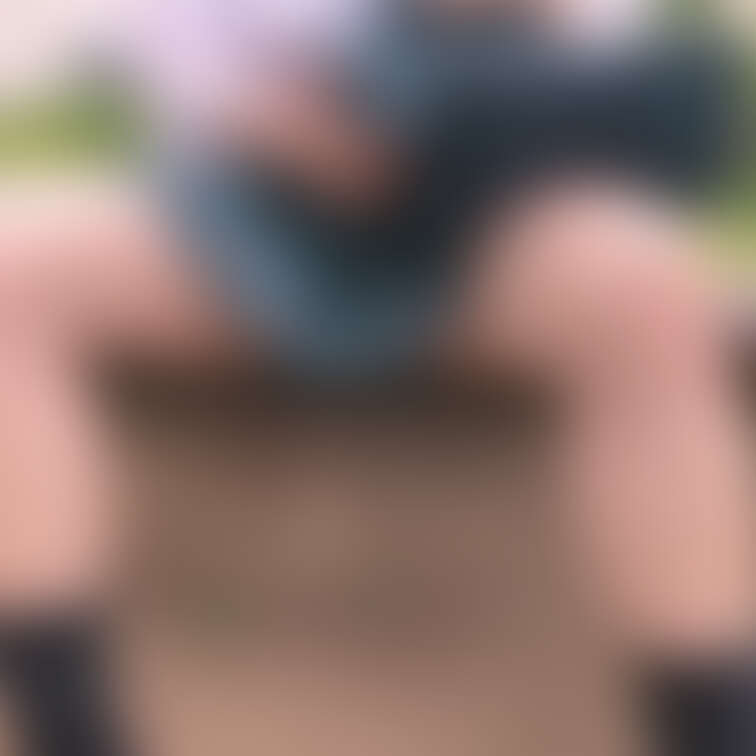 公園シリーズ第1弾!
犬のお散歩してる人が結構いてキョロキョロしながらスカートめくった😅😅