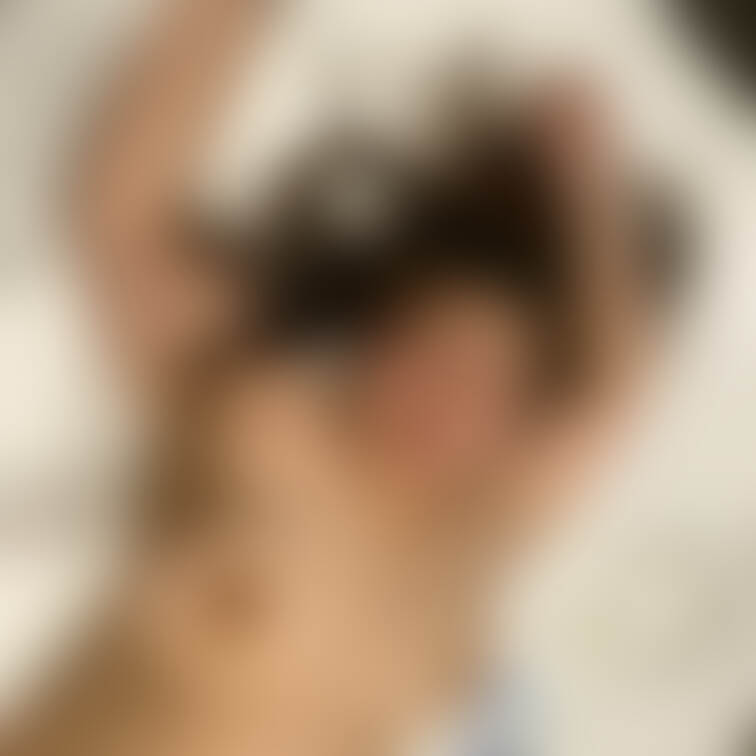 昨日の続きです。

○○○する前は、悲鳴みたいな声を上げながら、潮を吹くみたいです。

痙攣か終わると普通に寝て