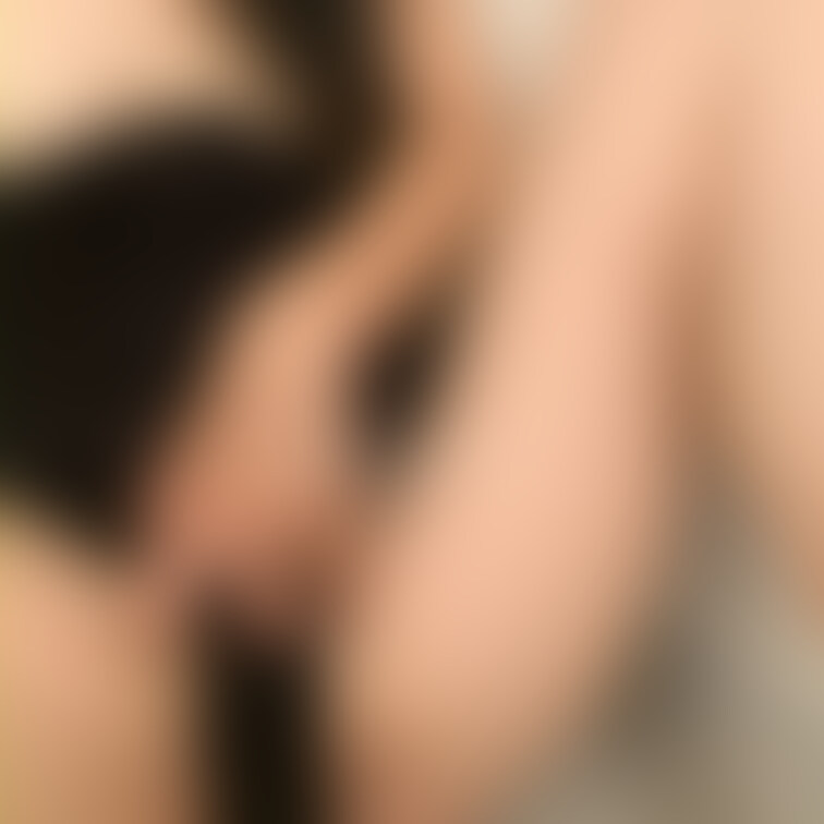 お潮が漏れちゃってるとこ見てね💕
このパンティ欲しい？
匂い嗅ぎたい？
舐めたい？