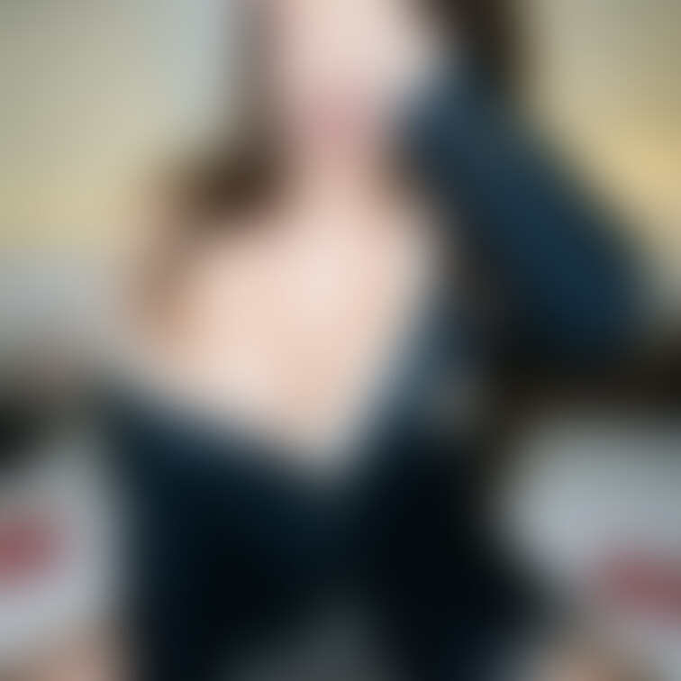 制服がはだけてる姿ってたまらないよね💞
な〇/21才/大学生/ドM/彼氏持ち