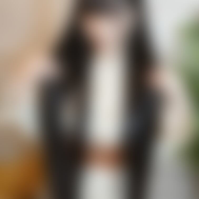 黒髪ロングヘアをさらさらっと