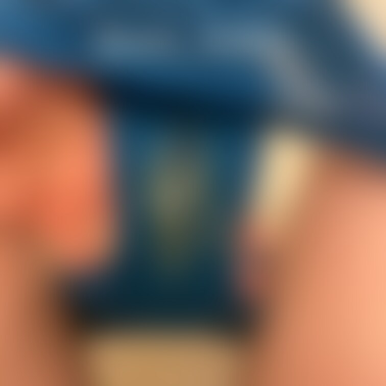 汚れ:★★★⭐︎⭐︎
🚽での脱ぎたて🤳✨
これは、なかなかの汚れではないでしょうか🤭 こんなオリモノを自分で舐める子