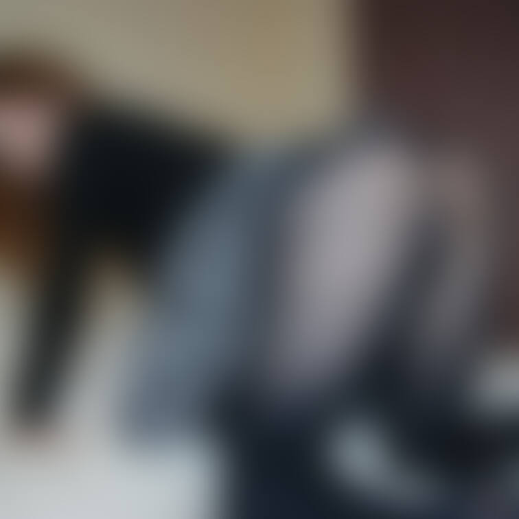 ツィードワンピースに黒タイツ+Tバックスタイルのスレンダーお嬢さん♪
むっちり桃尻に食い込むTバックパンティとタイツに