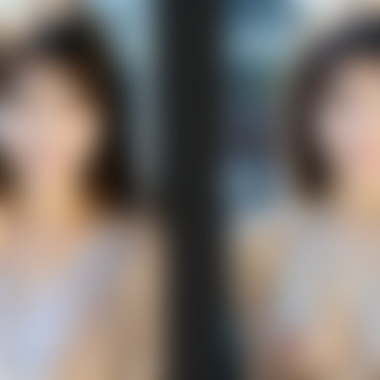 画像№521 着衣と脱衣を並べた画像です。