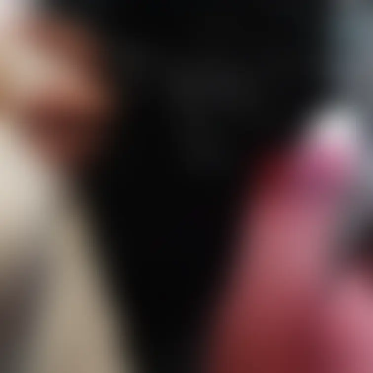 触っても逃げないことがわかると男達は大胆に彼女の身体を触り始めた
次から次へと男達が彼女の胸を揉み始める