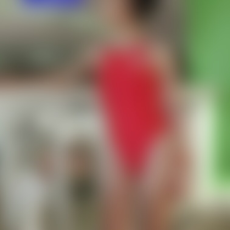 スパでも見事にポチってます。と言うより水に濡れると乳輪まで透け透け。なので、いっぱい見られちゃいました。
