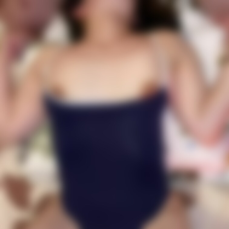 妻のクチマン○最高です♫
単独さんらもこの体勢で妻をサンドイッチするのが好きです。
#人妻
#素人
#寝取られ