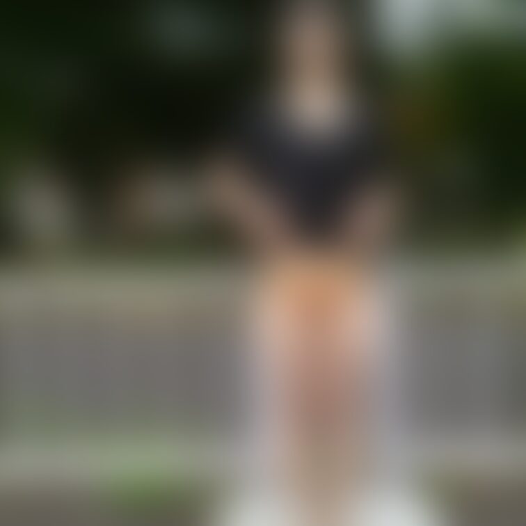 野球場でパンティ出したり野外露出したのを悪友が撮影した写真です。