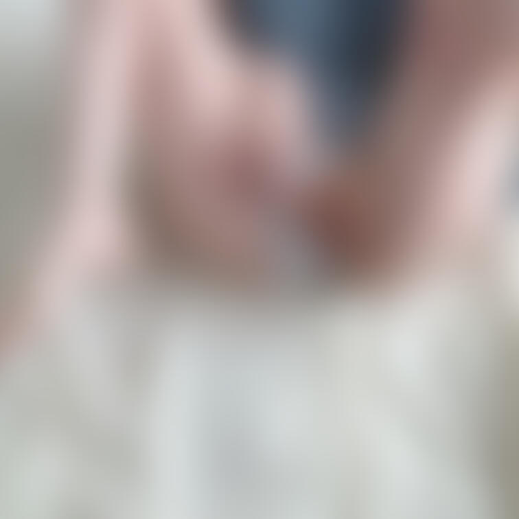 おぱんつずらすので挿れてください///♡